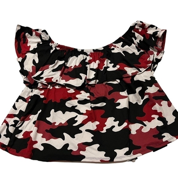 𝅺ARABELLA black/white/wine camo ruffle neckline crop top. 2X - Picture 2 of 7